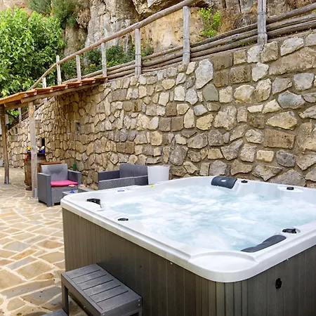 Eterea Charming Bed & Breakfast 4*